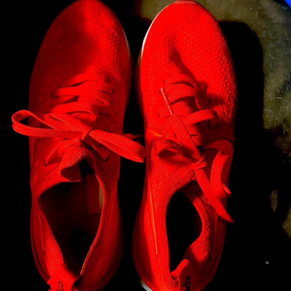 Looks brand new- slip on red Nikes